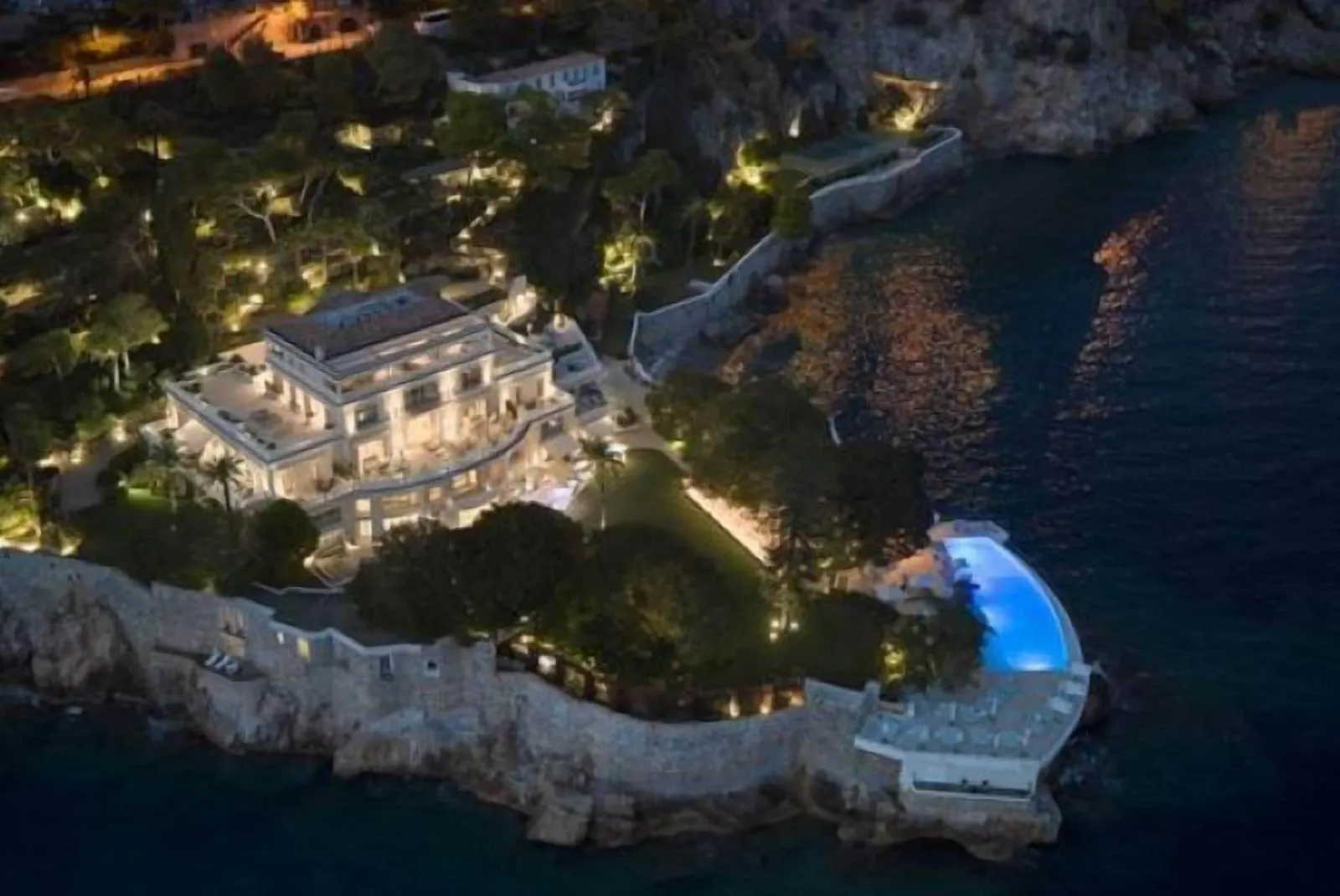 Cap Estel: The villa lit up at night