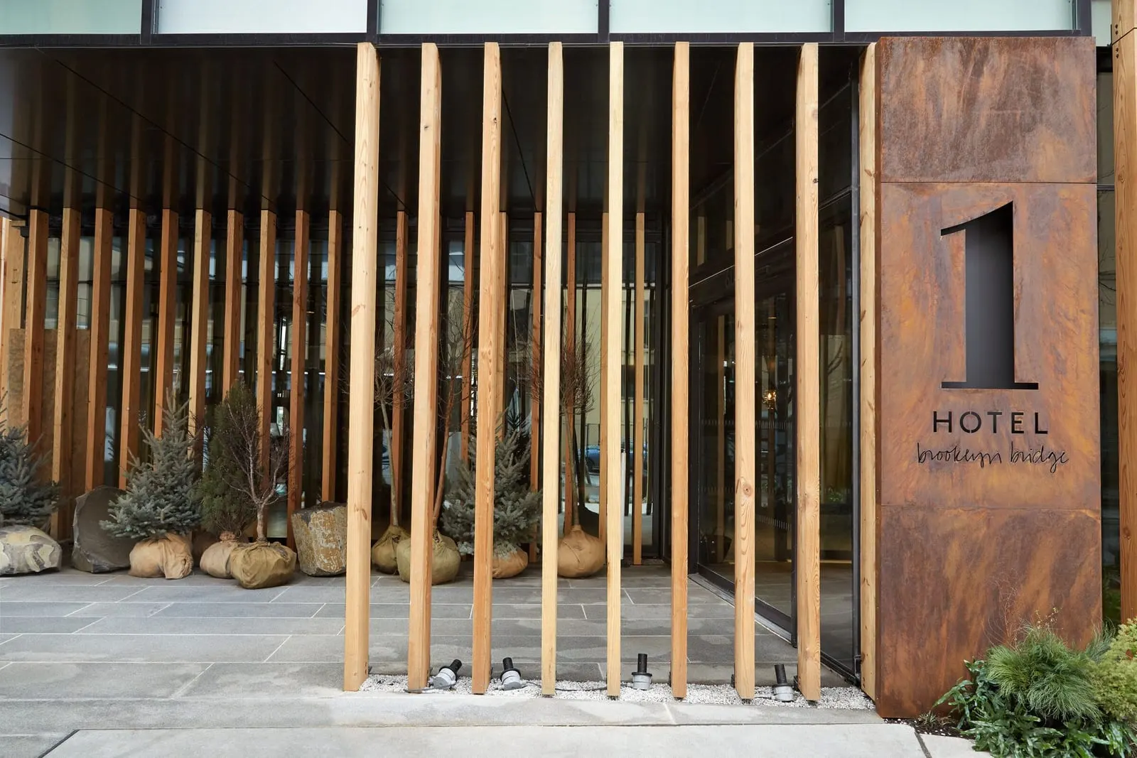 1 Hotel Brooklyn Bridge: The entrance on Furman Street