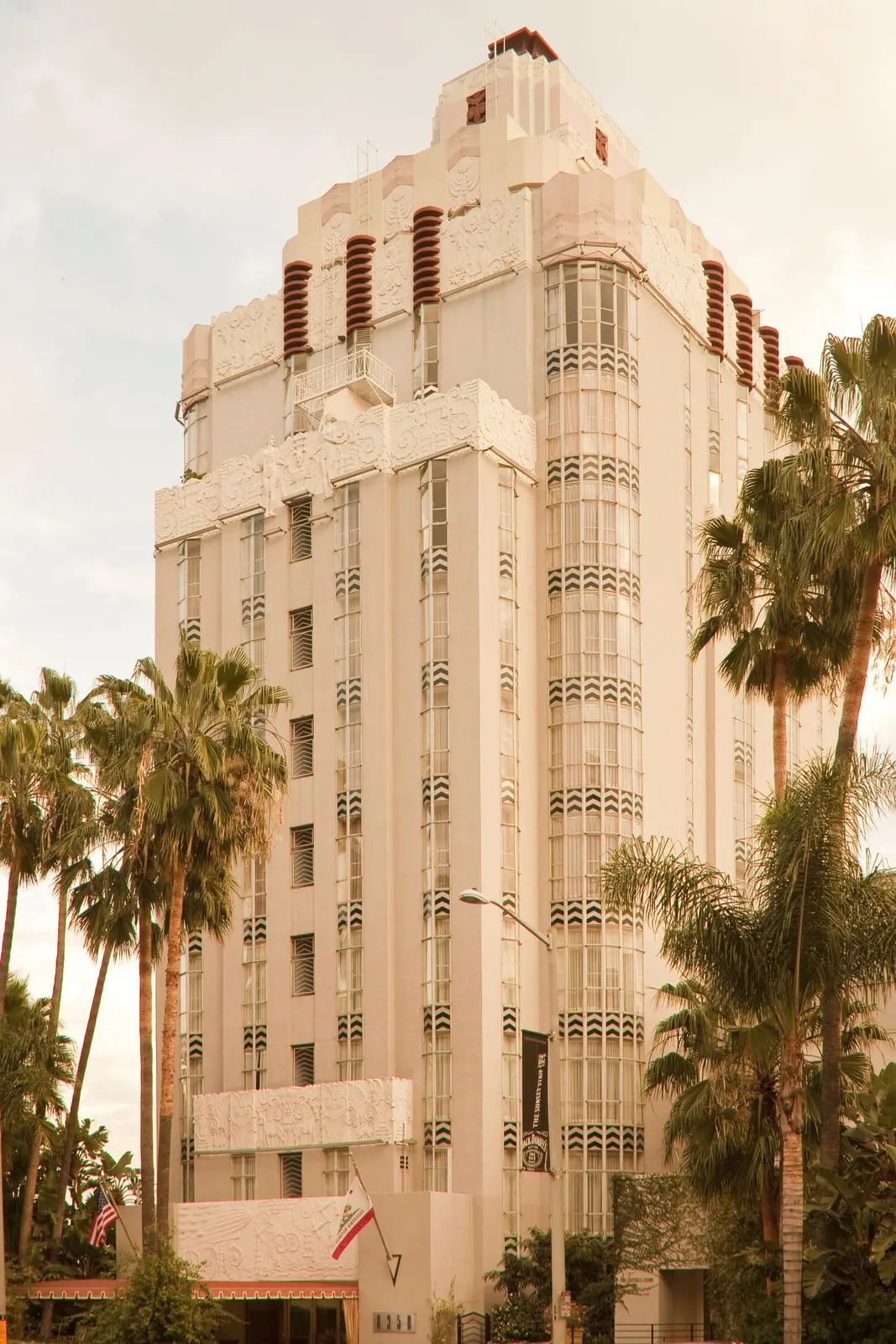 Sunset Tower Hotel: The Sunset Boulevard front and its friezes
