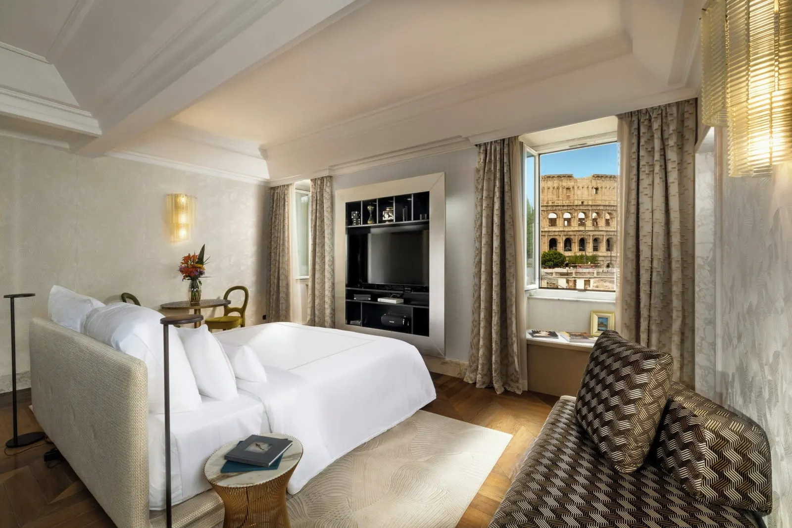 Palazzo Manfredi: The arcade from the bed