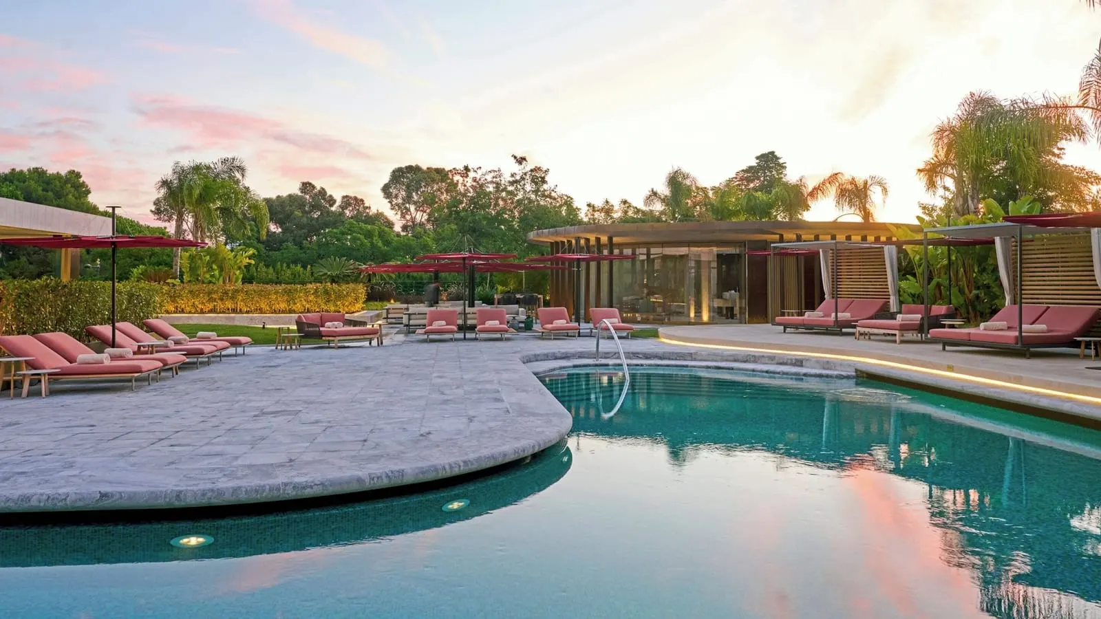 Four Seasons Hotel Ritz Lisbon: Pool at sunset