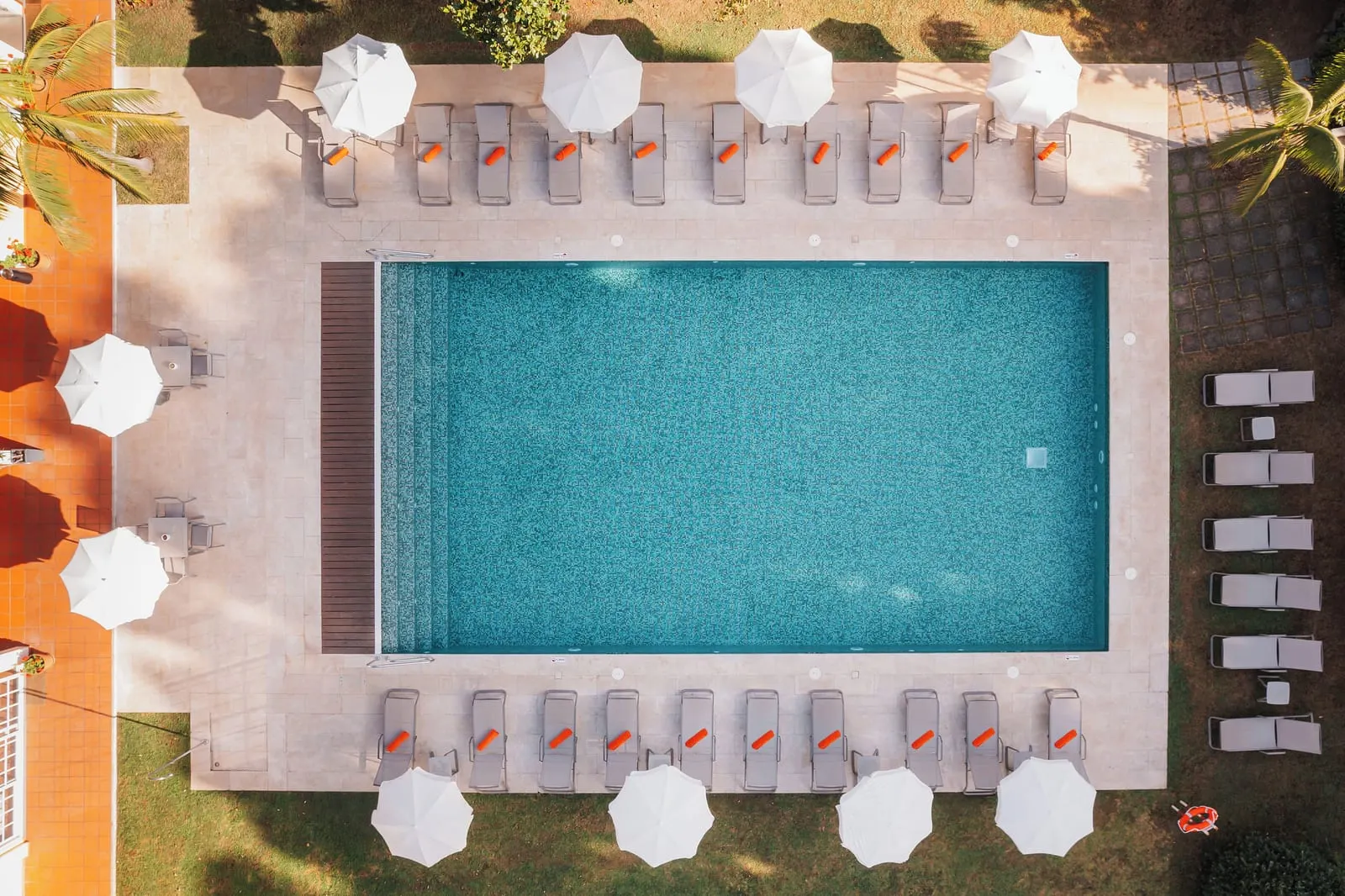 Casa Velha do Palheiro: The garden pool from above