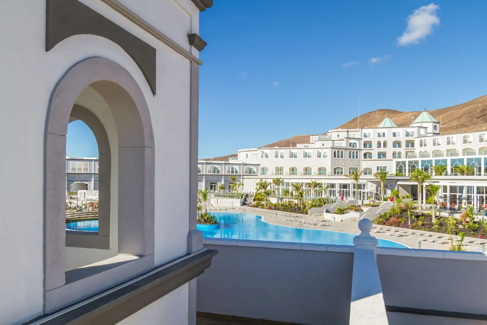 Royal Palm Resort & Spa: The resort below the Jandía hills