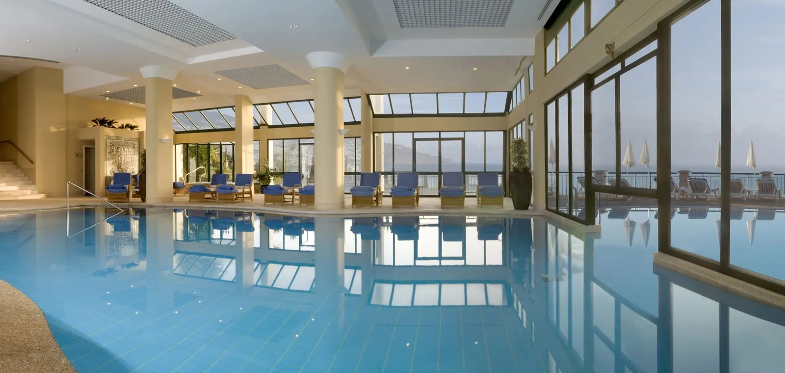 The Cliff Bay: The heated indoor pool beside the spa