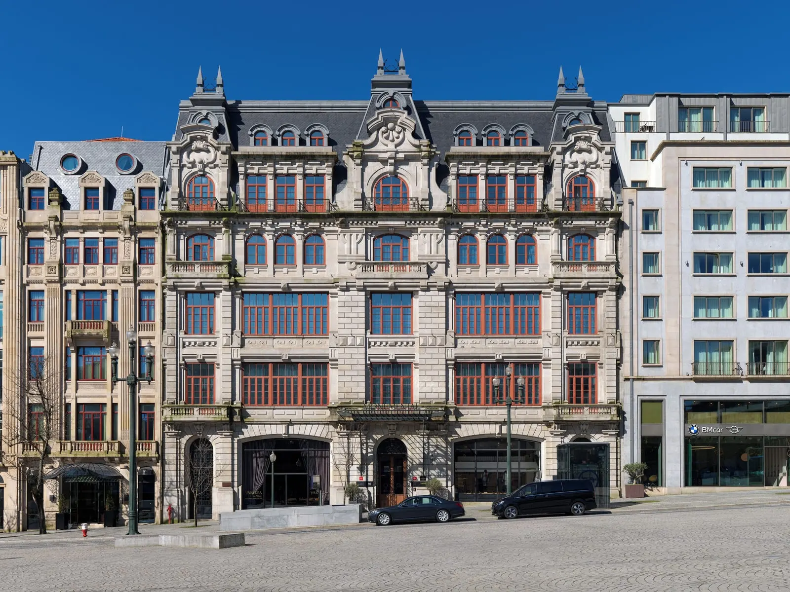 The One Monumental Palace: The palace by day