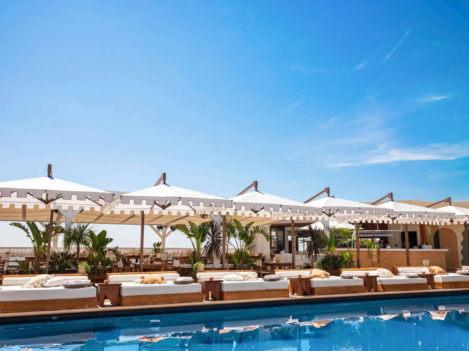 Fairmont Monte Carlo: Poolside bar and terrace