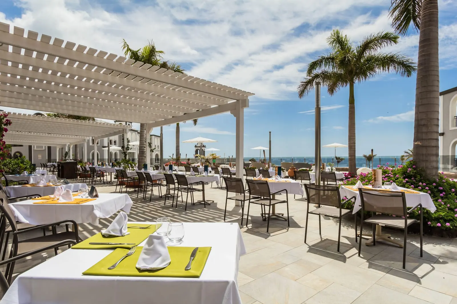 Royal Palm Resort & Spa: Tables on a restaurant terrace under palms