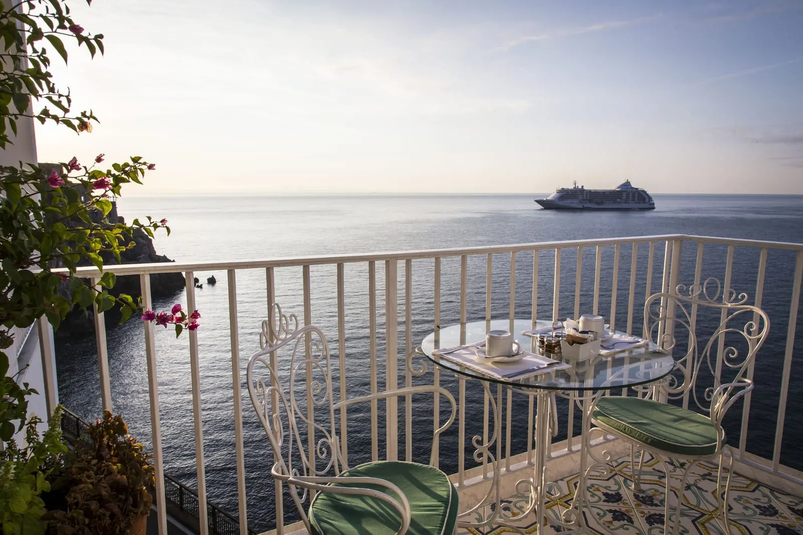 Hotel Marina Riviera: Breakfast for two on a terrace over the sea