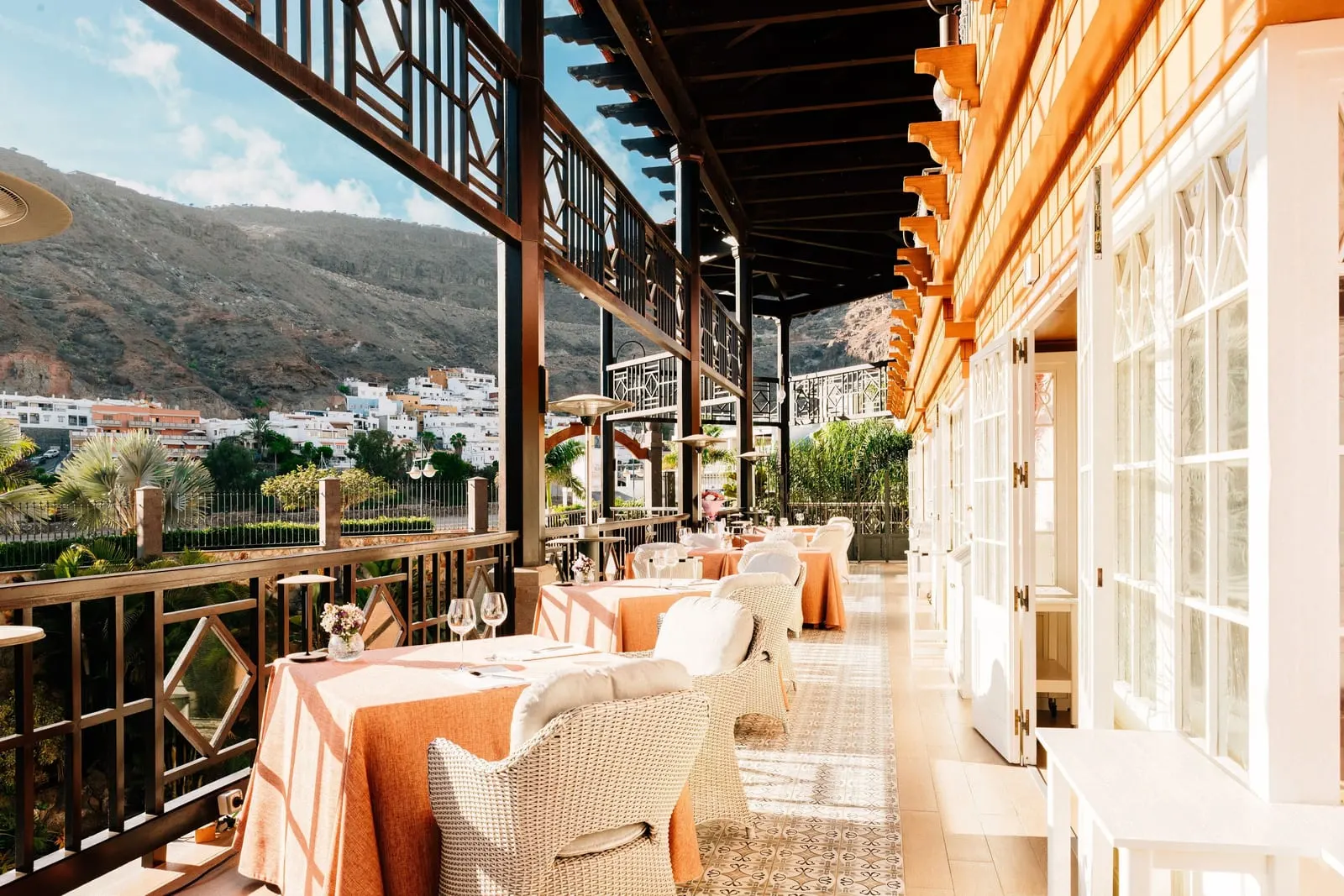 Hotel Cordial Mogán Playa: The Canarian-style balcony terrace of Los Guayres