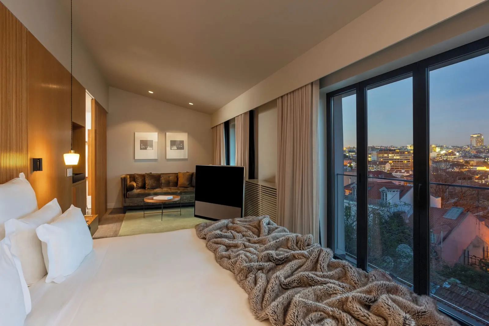 Memmo Príncipe Real: Guest room looking over Lisbon