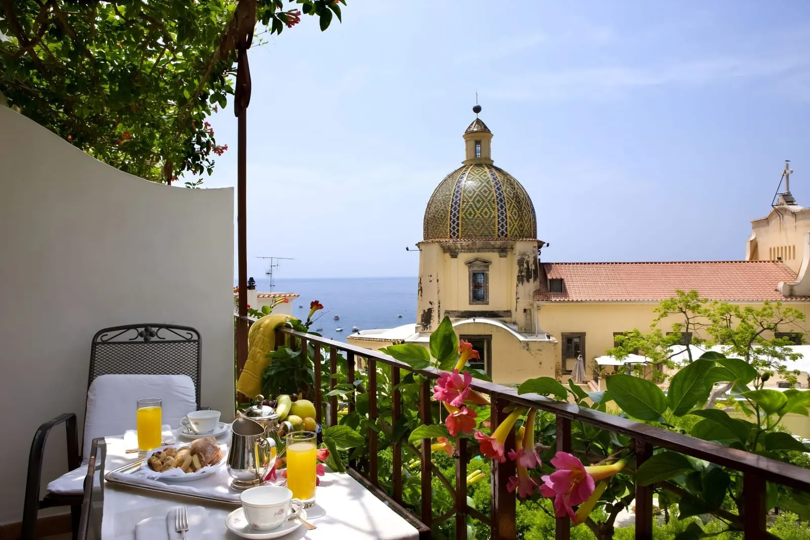 Palazzo Murat: Breakfast on a balcony facing the church dome