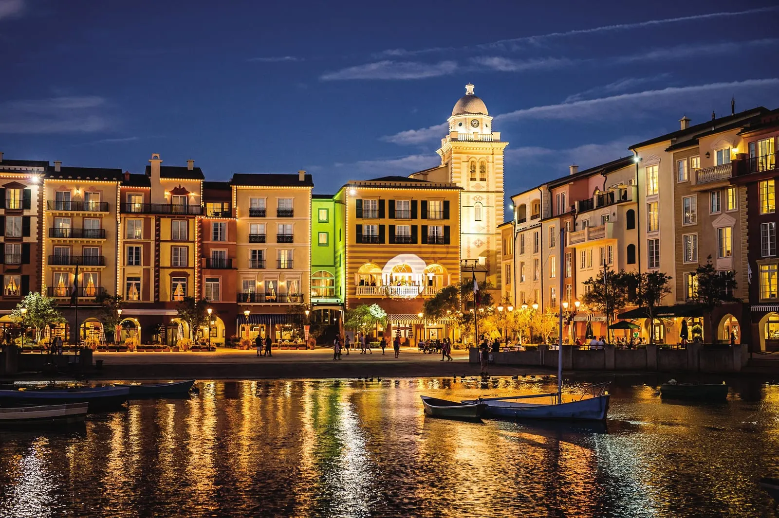 Loews Portofino Bay Hotel: The harbour front at night