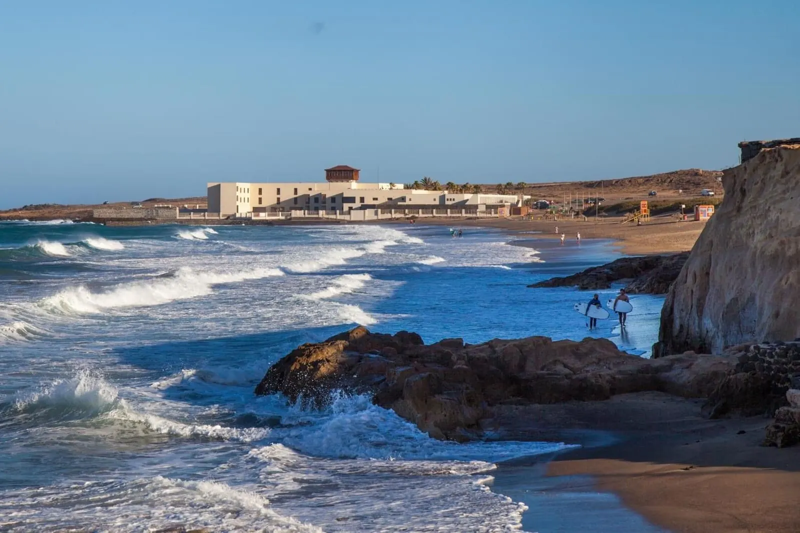 El Mirador de Fuerteventura: Atlantic surf rolling in below the hotel