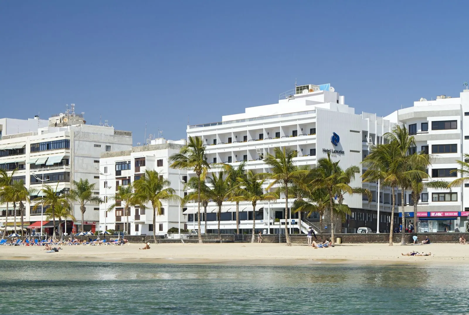 Hotel Lancelot: The hotel behind the palms of Playa del Reducto