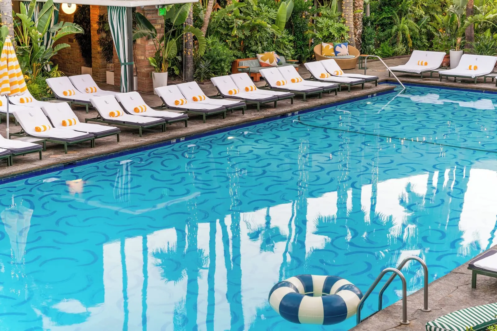 The Hollywood Roosevelt: The pool floor painted by David Hockney