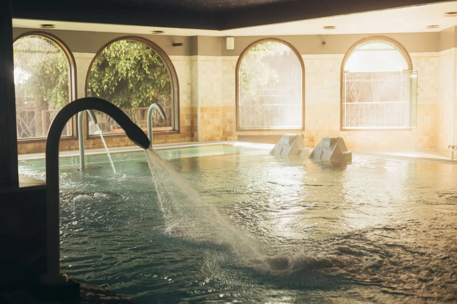 Princesa Yaiza Suite Hotel Resort: A jet pool in the thalasso