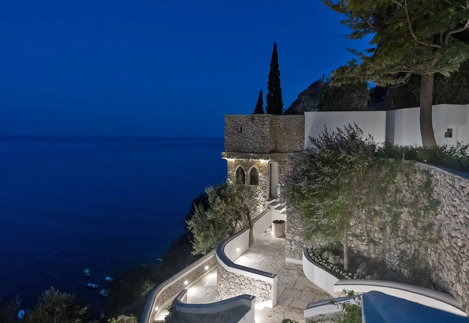 Borgo Santandrea: Stone walls and stairways on the cliff at dusk