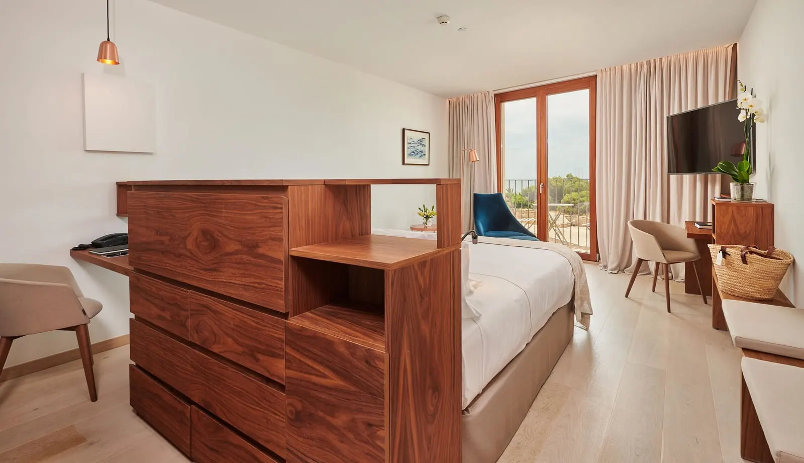 Es Princep: A bedroom in the Signature Palma Sea View Suite