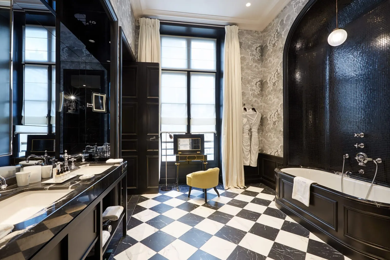 Le Pavillon de la Reine: The Queen's Suite marble bathroom