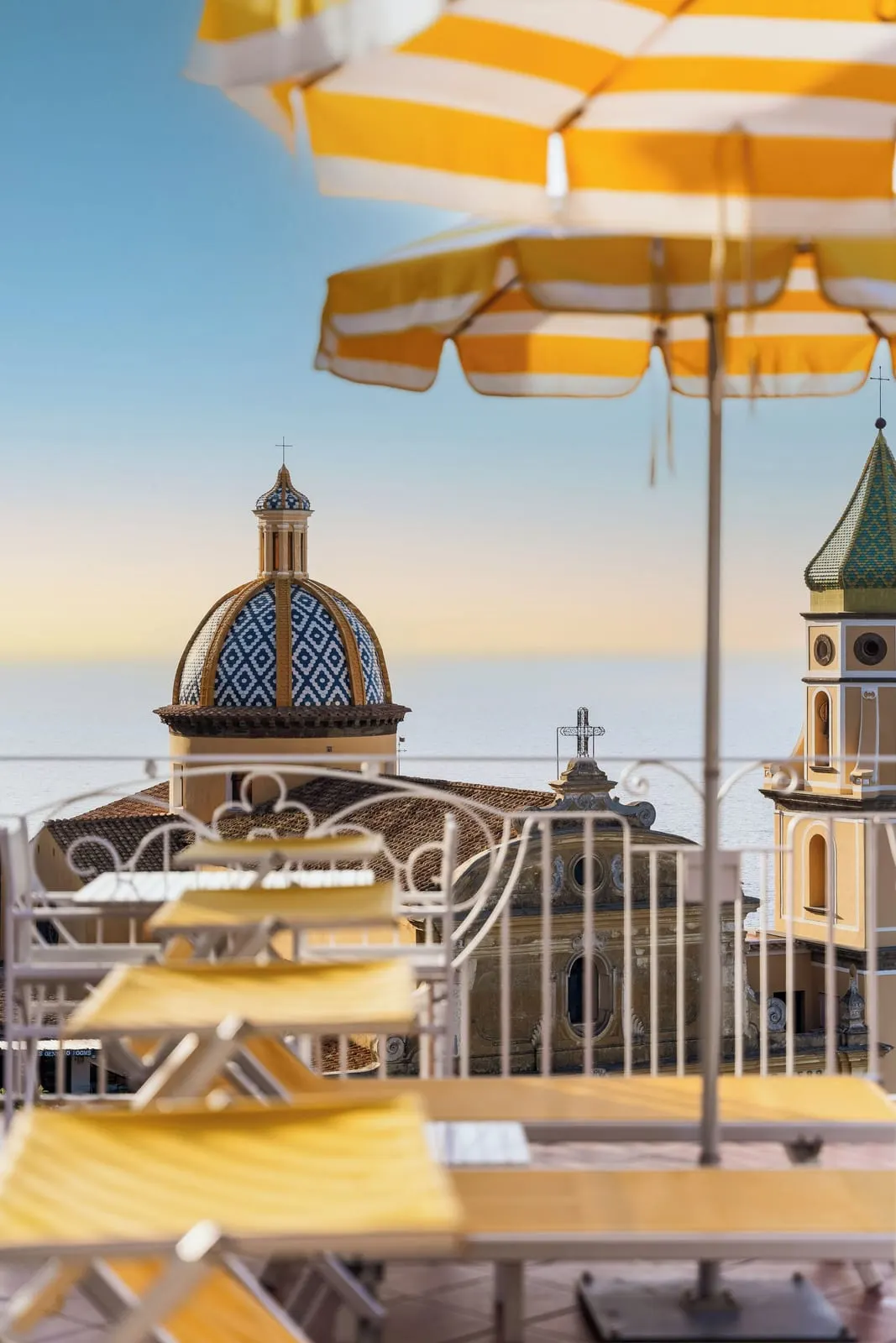 Hotel Tramonto d'Oro: San Gennaro's majolica dome from the roof