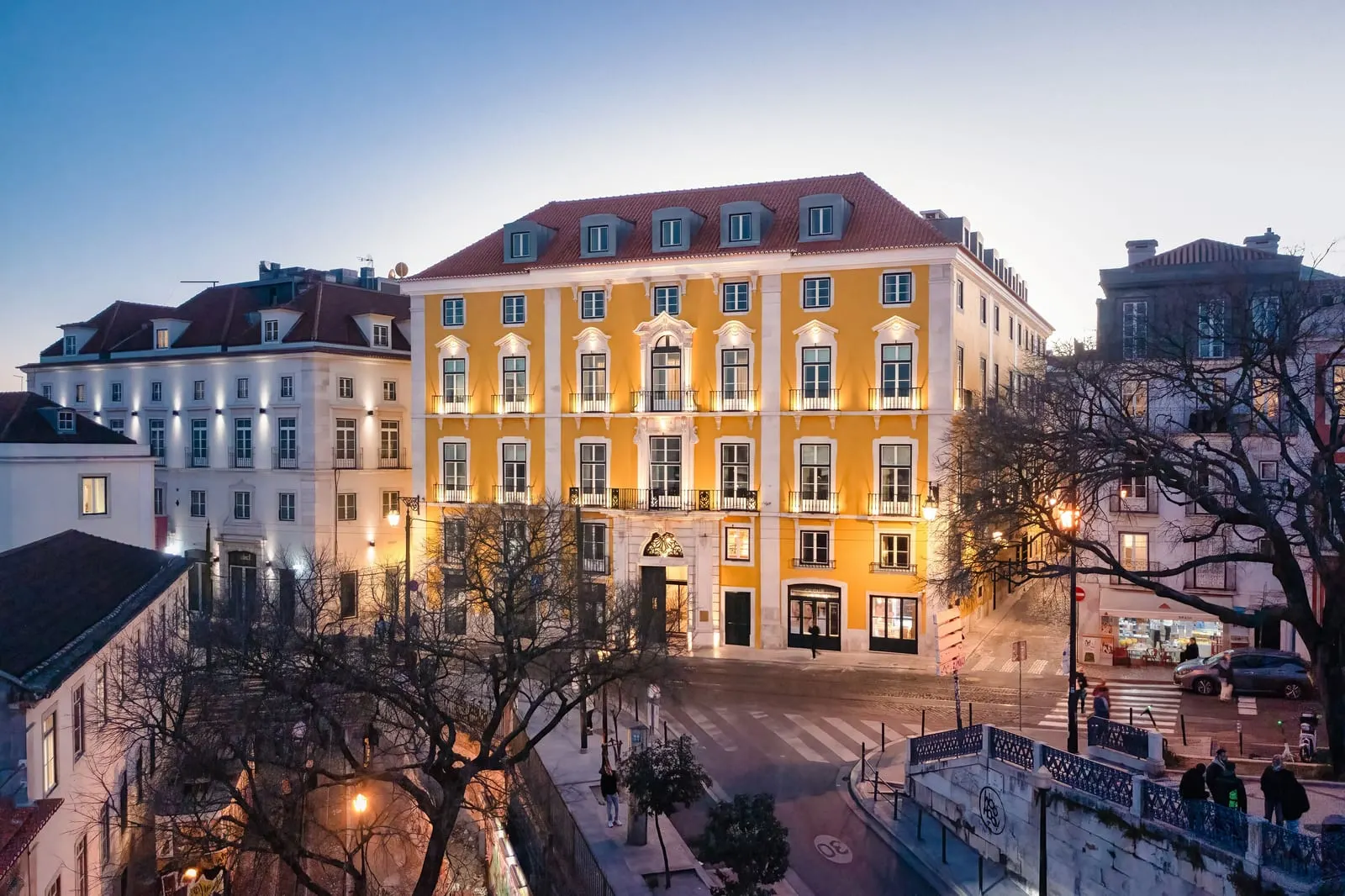 Palácio Ludovice: The palace at dusk