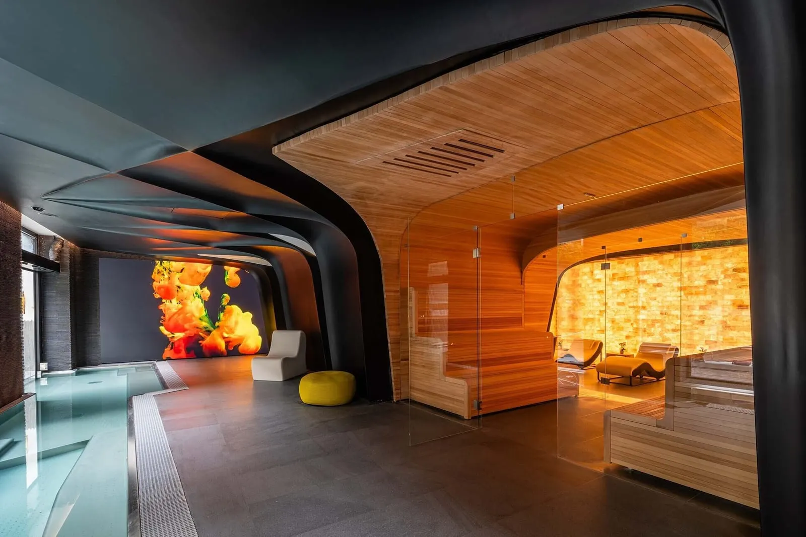 ROMEO Roma: The spa, and its orange forms