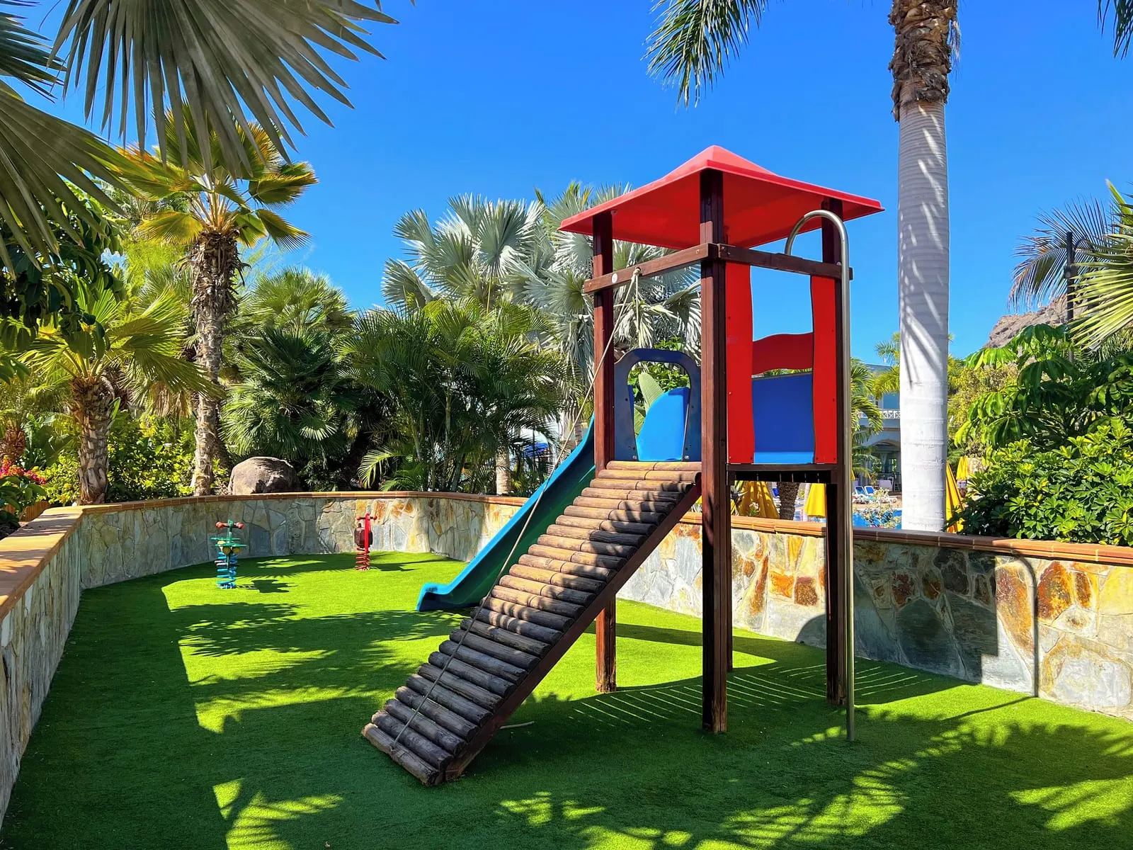 Hotel Cordial Mogán Playa: The playground beside the family pool