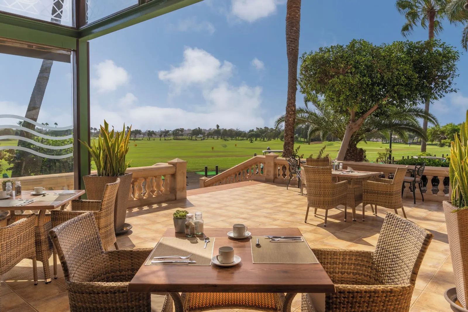 Elba Palace Golf Boutique Hotel: Coffee on the terrace over the course