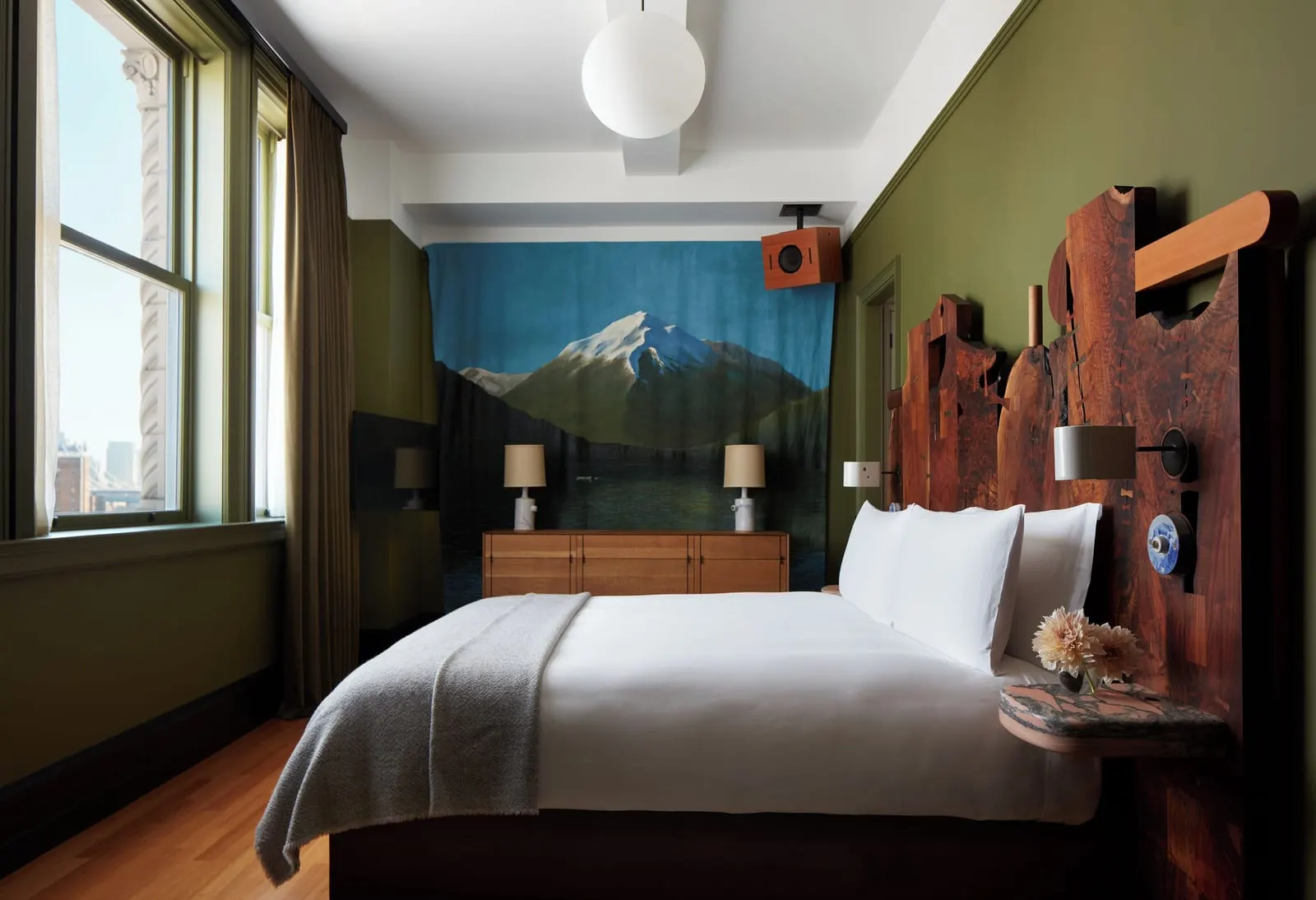 Nine Orchard: A guest room