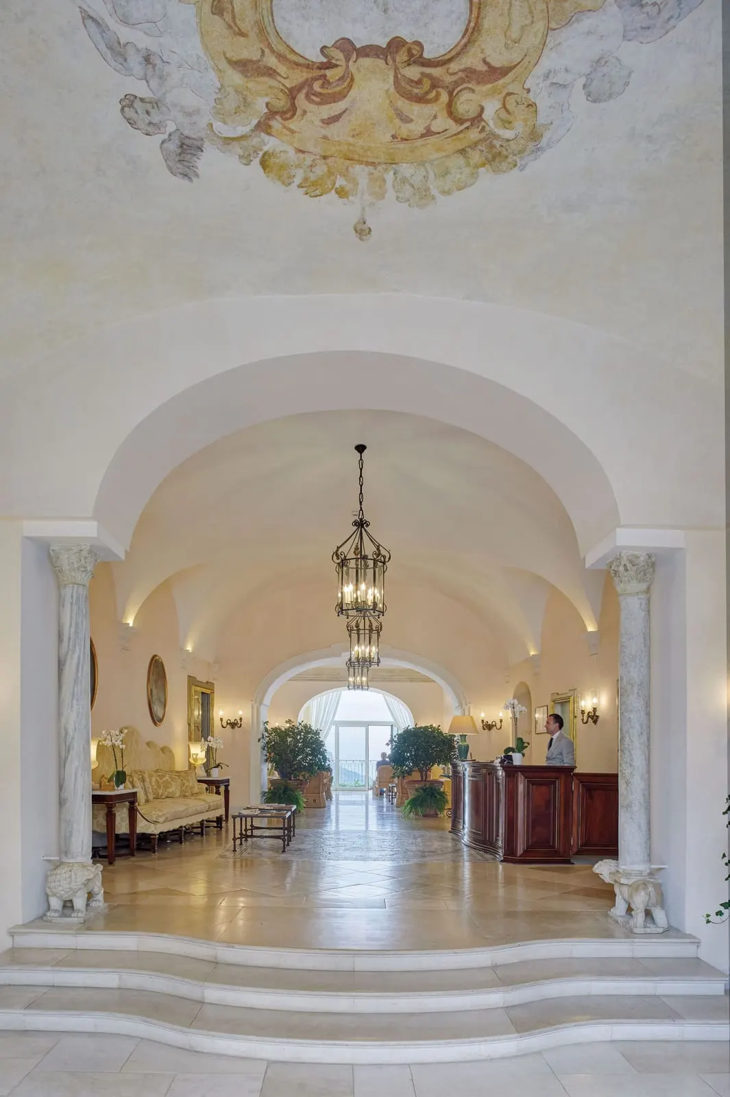 Caruso, A Belmond Hotel: The vaulted hall under a frescoed ceiling