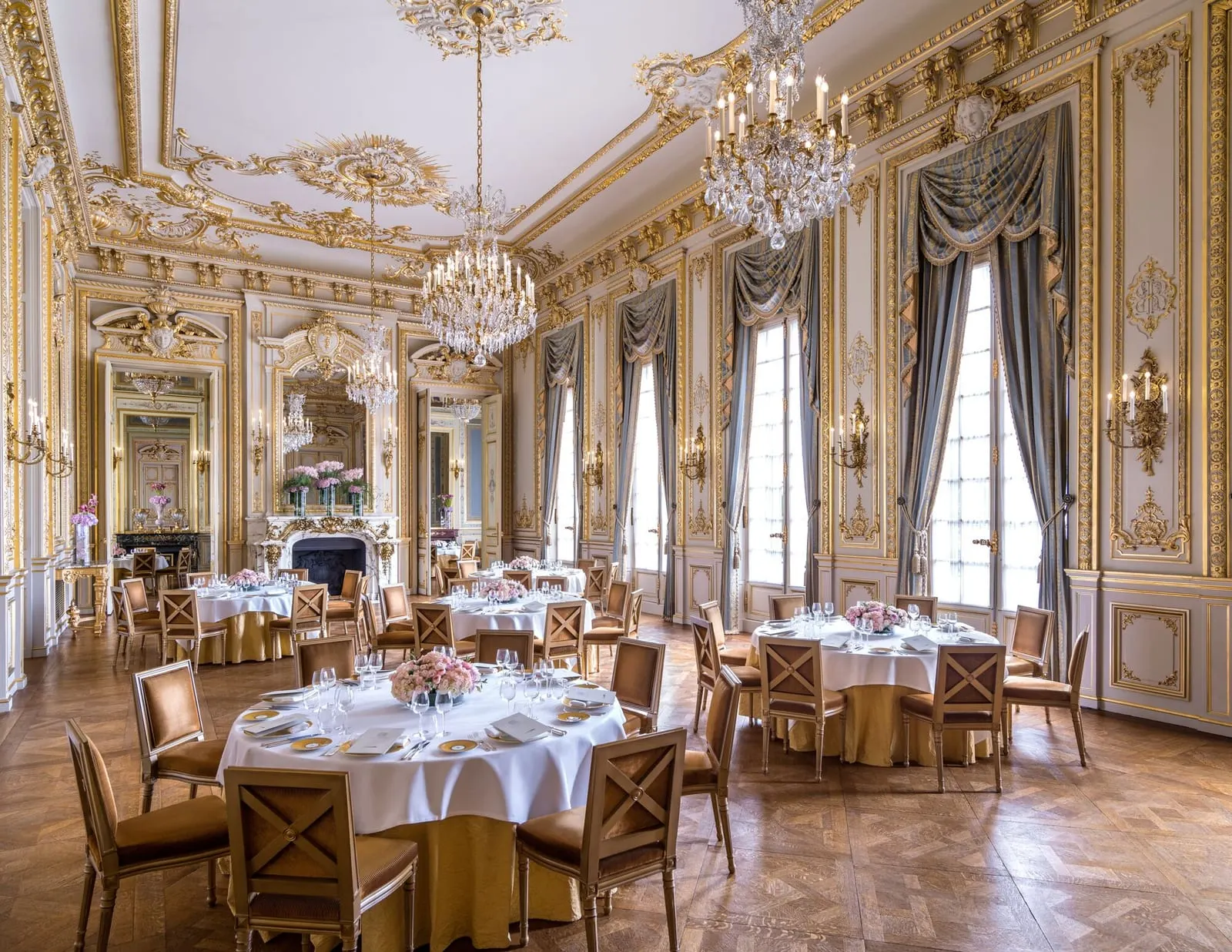 Shangri-La Paris: Tables set in the prince's gilded salons