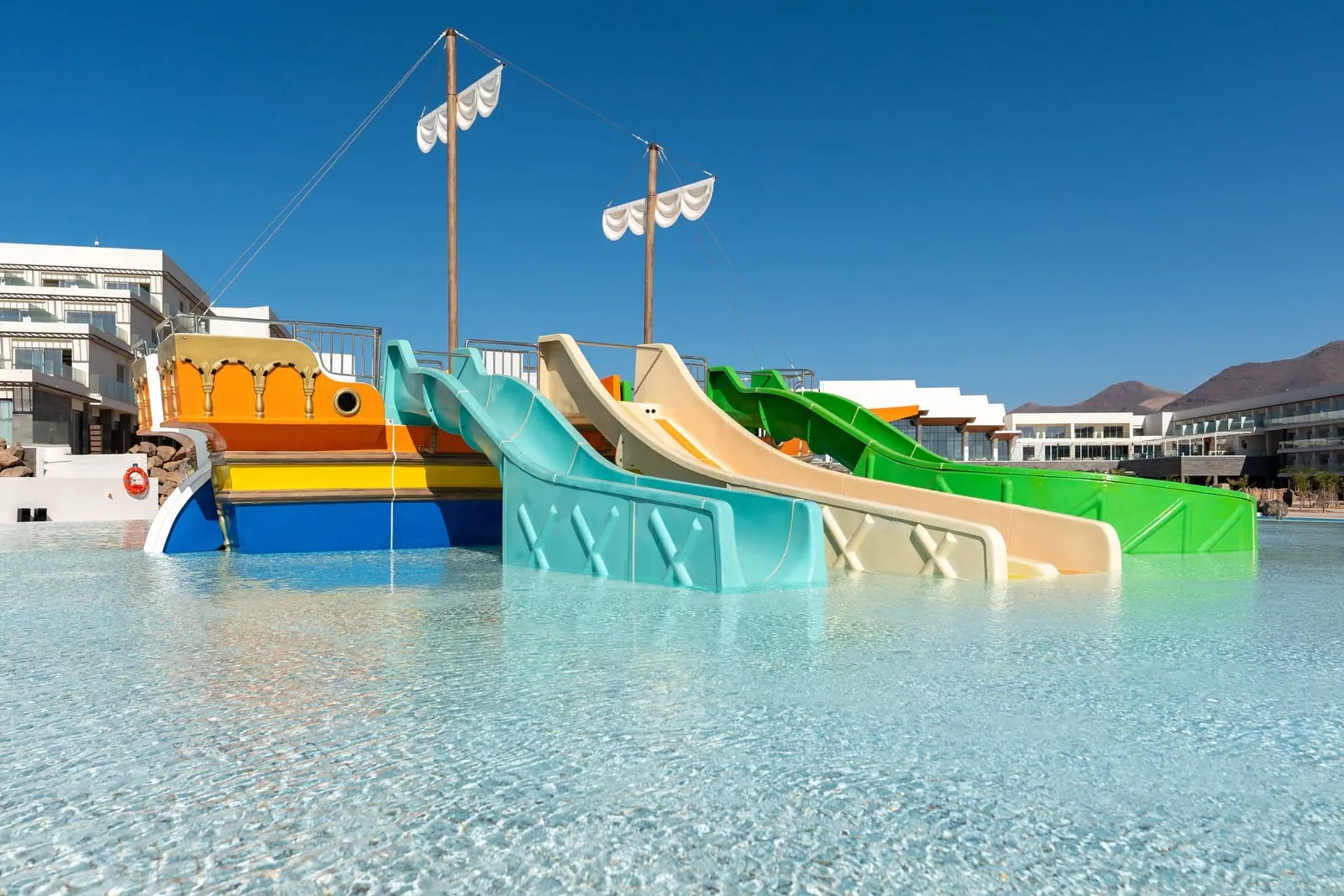 Barceló Playa Blanca: The children's pool with its pirate ship and slides