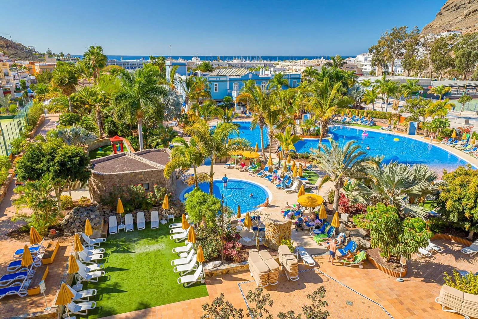 Hotel Cordial Mogán Playa: The family pool and the round children's pool