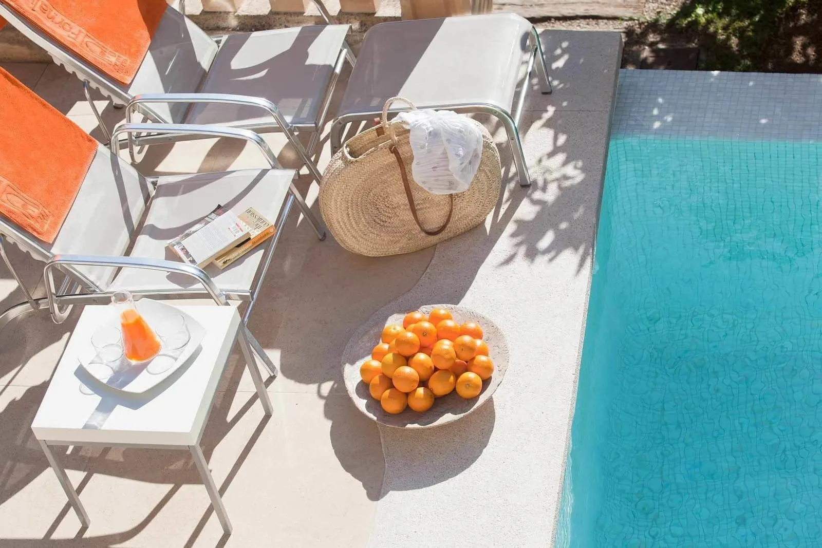 Fornalutx Petit Hotel: Oranges and loungers beside the pool