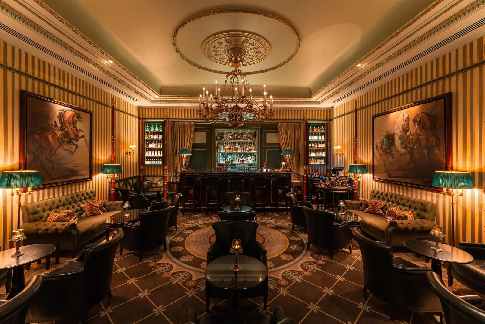 Shangri-La Paris: Le Bar Botaniste, dressed as a Napoleonic tent