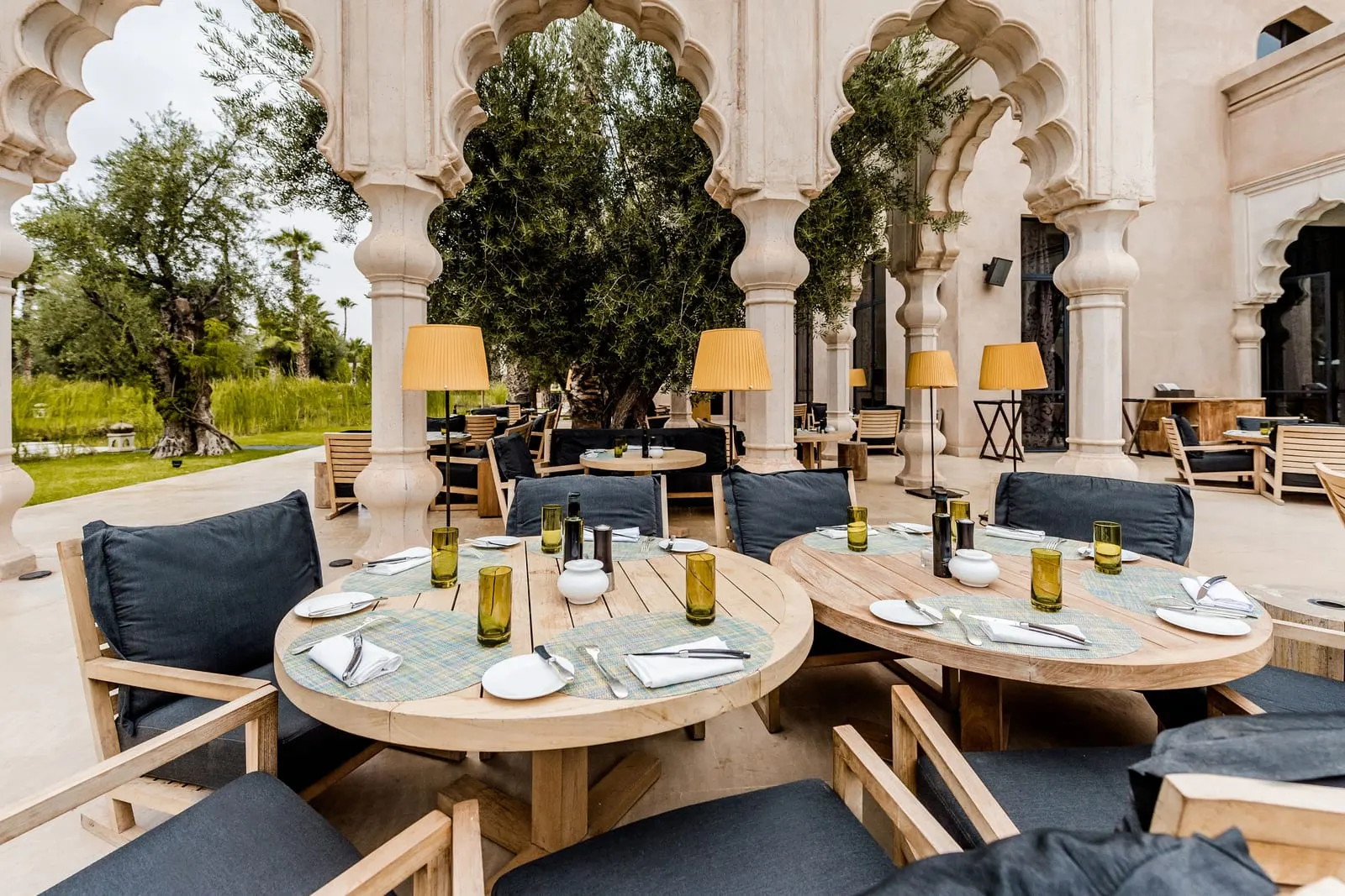 Palais Namaskar: Lunch tables under the garden arches