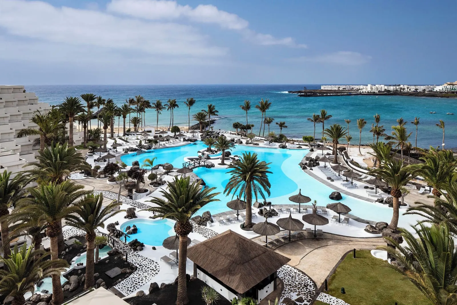Paradisus Salinas Lanzarote: Manrique's lagoon pool between the palms and the sea