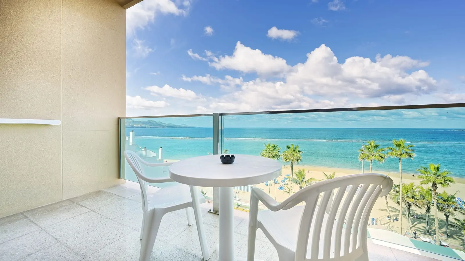 Bull Reina Isabel & Spa: A sea-view balcony above the promenade palms