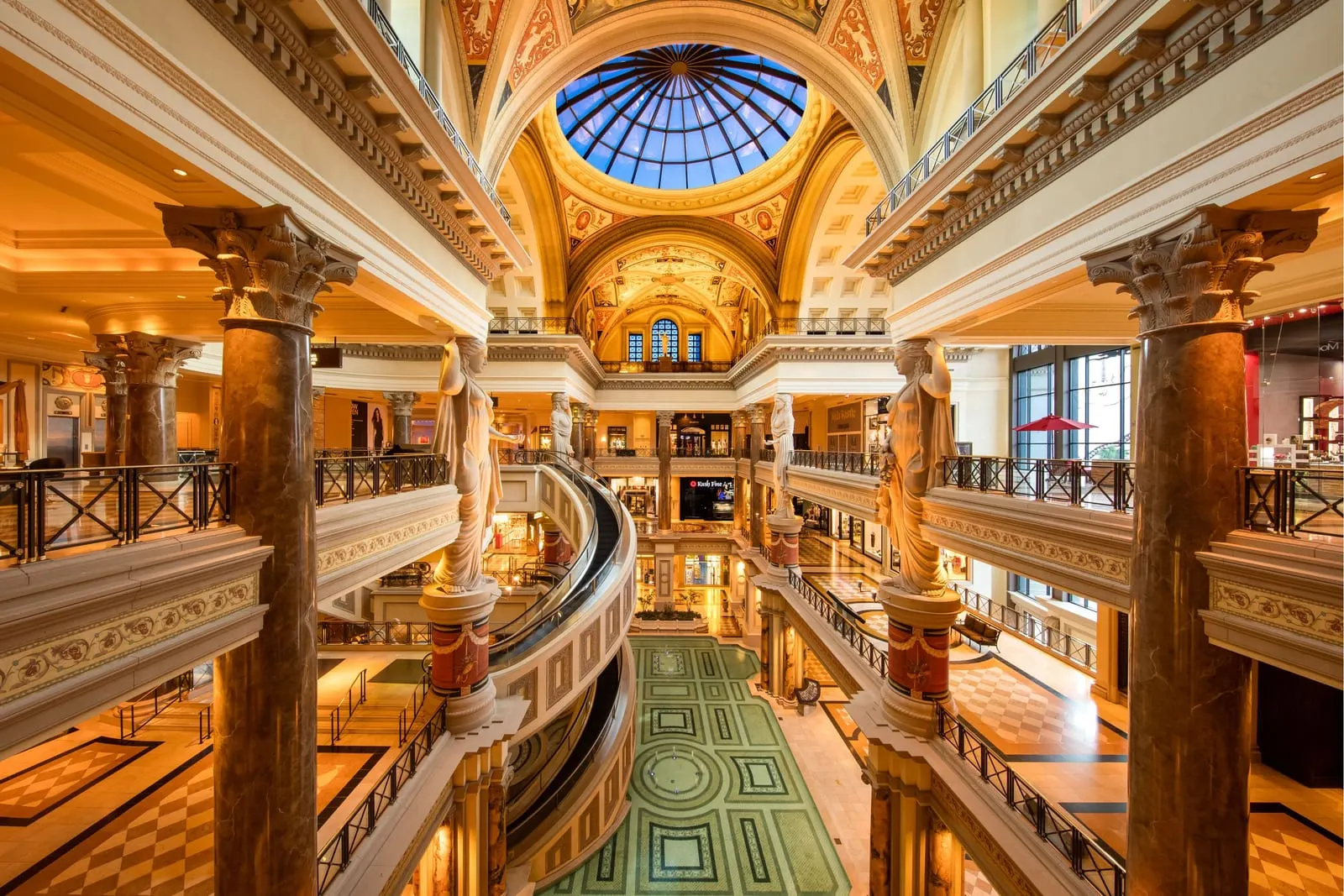 Caesars Palace: The spiral escalators in the Forum Shops