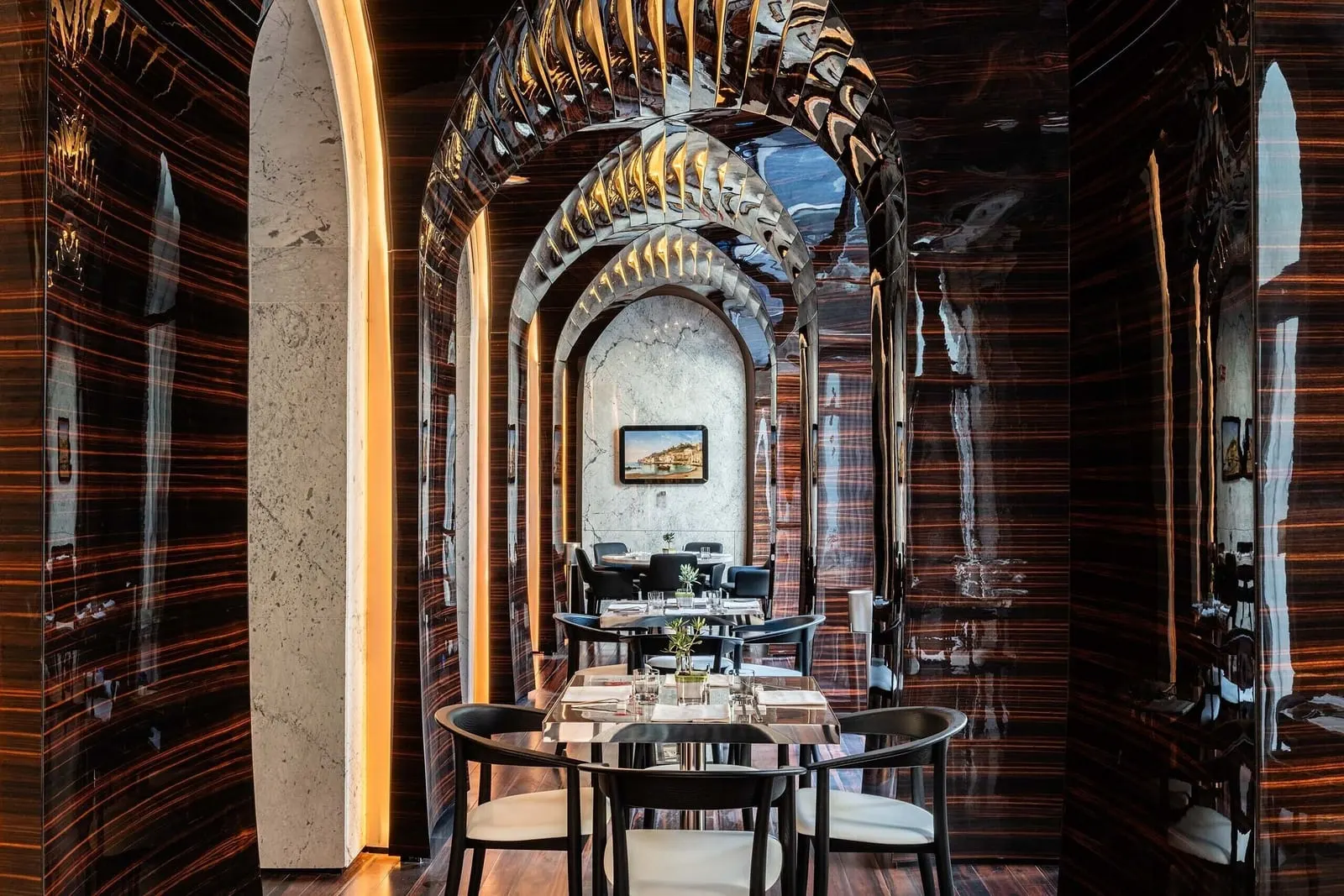 ROMEO Roma: The dining room under the vaults