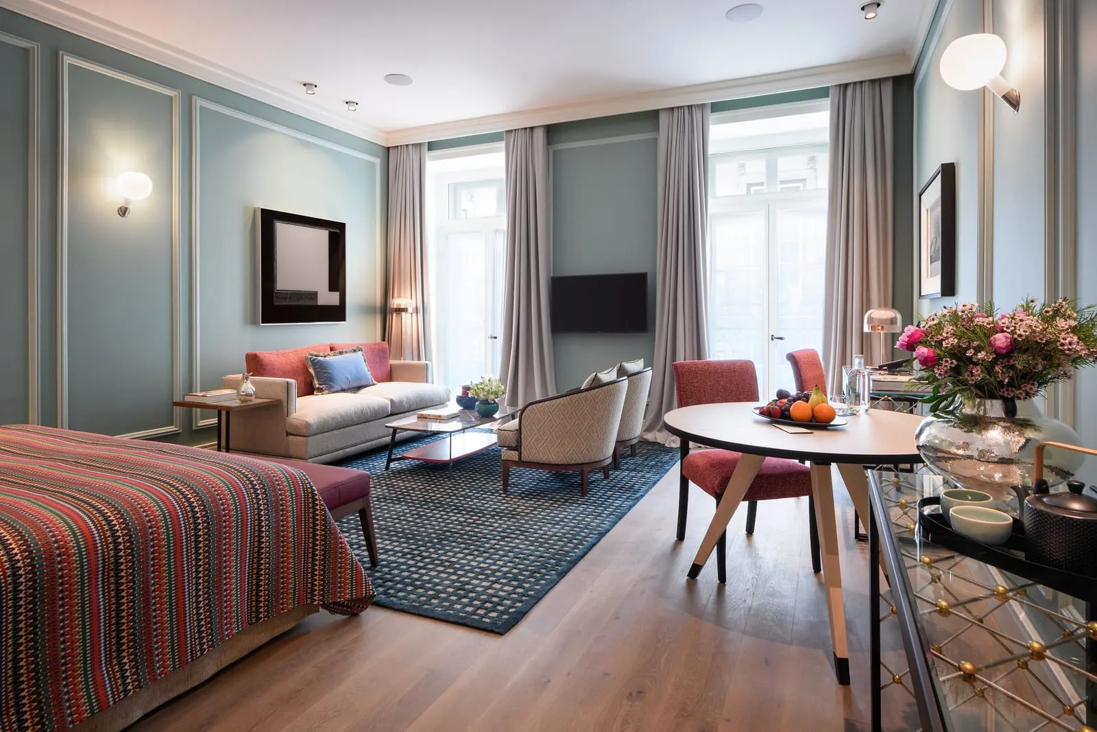 Bairro Alto Hotel: Suite with river-view windows