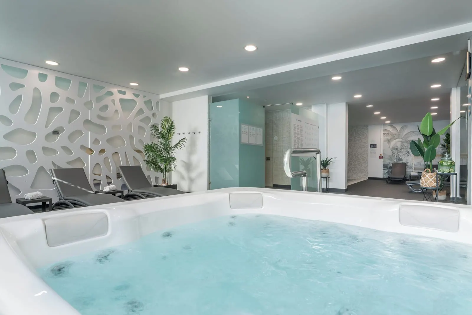 Barceló Corralejo Sands: The jet pool in the spa