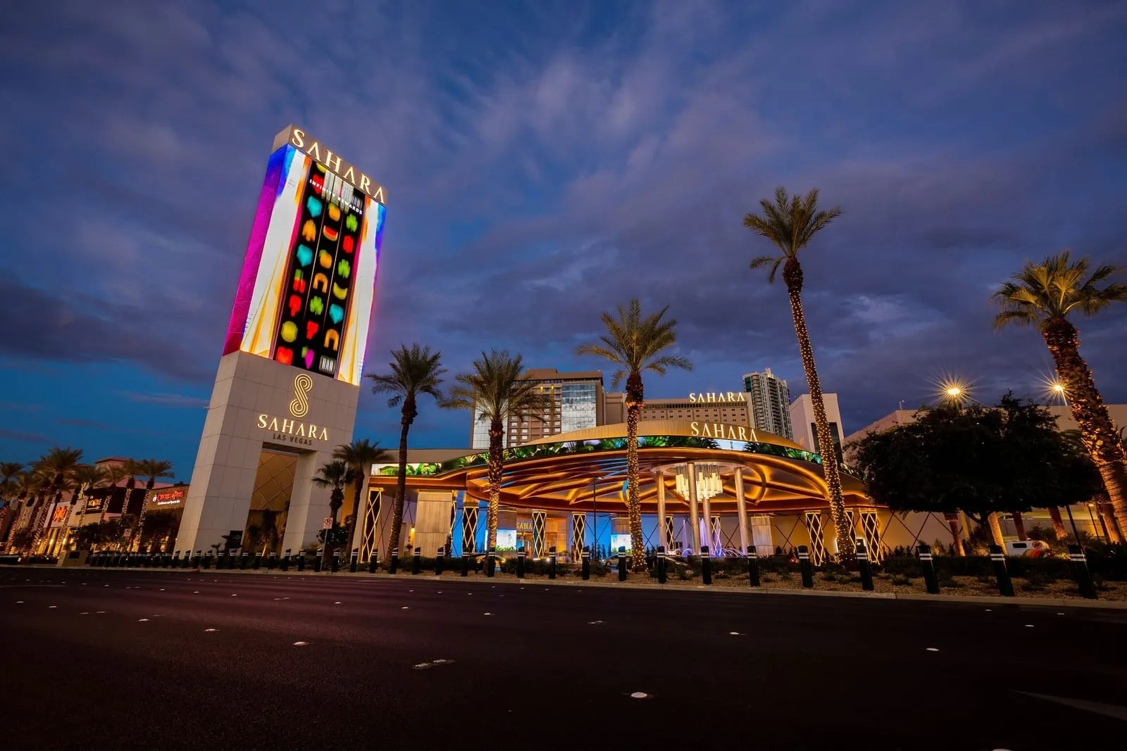 SAHARA Las Vegas: The Strip entrance and porte-cochère at dusk