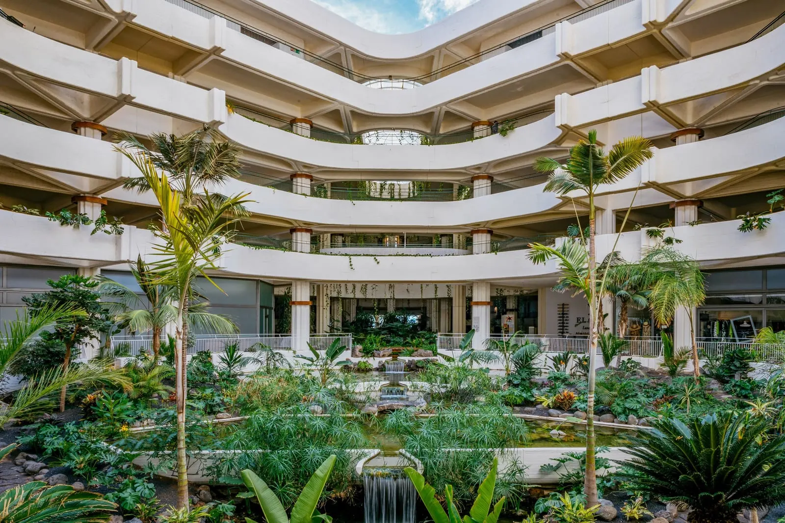 Paradisus Salinas Lanzarote: Manrique's atrium garden and its stepped waterfall