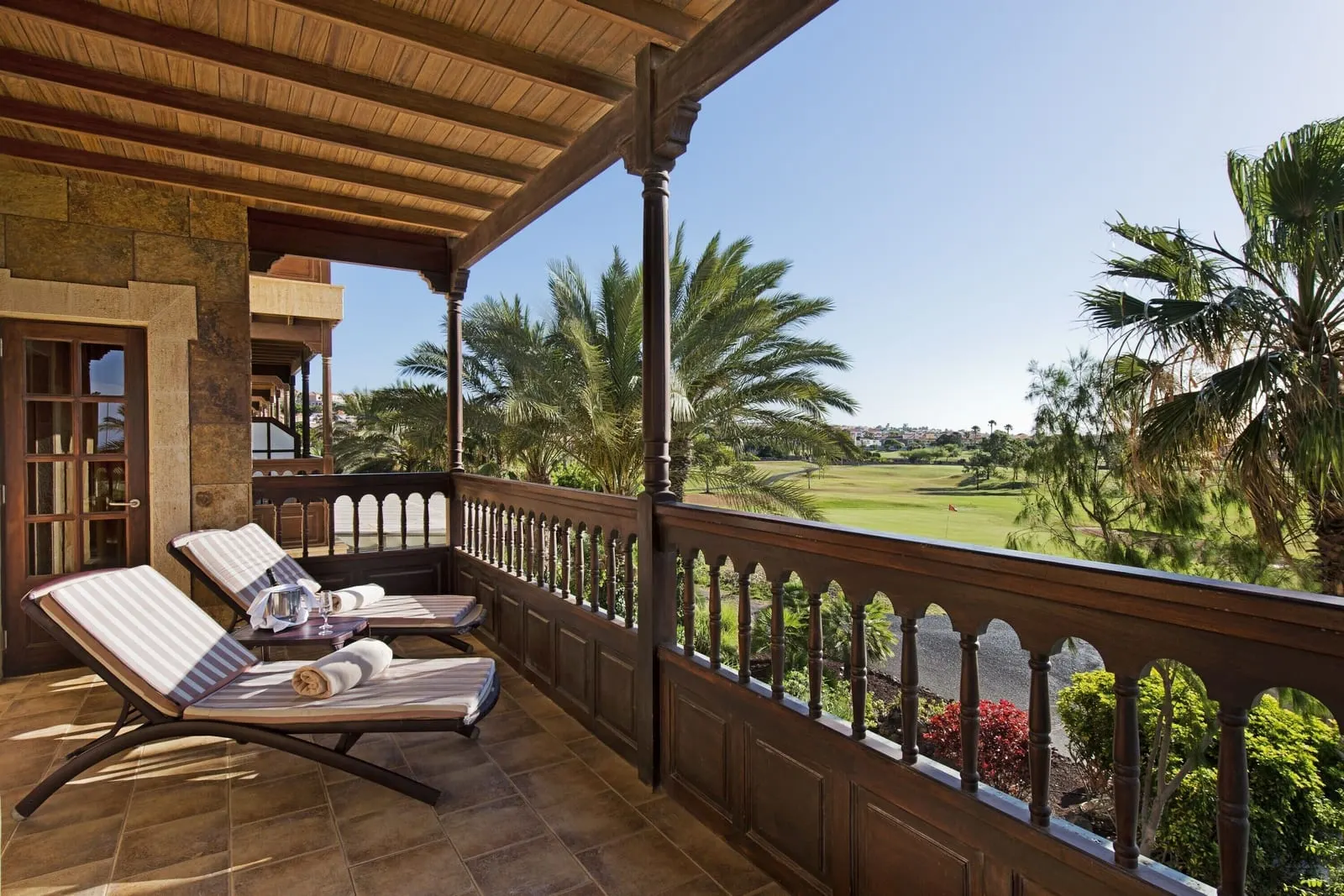 Elba Palace Golf Boutique Hotel: A furnished balcony over the course