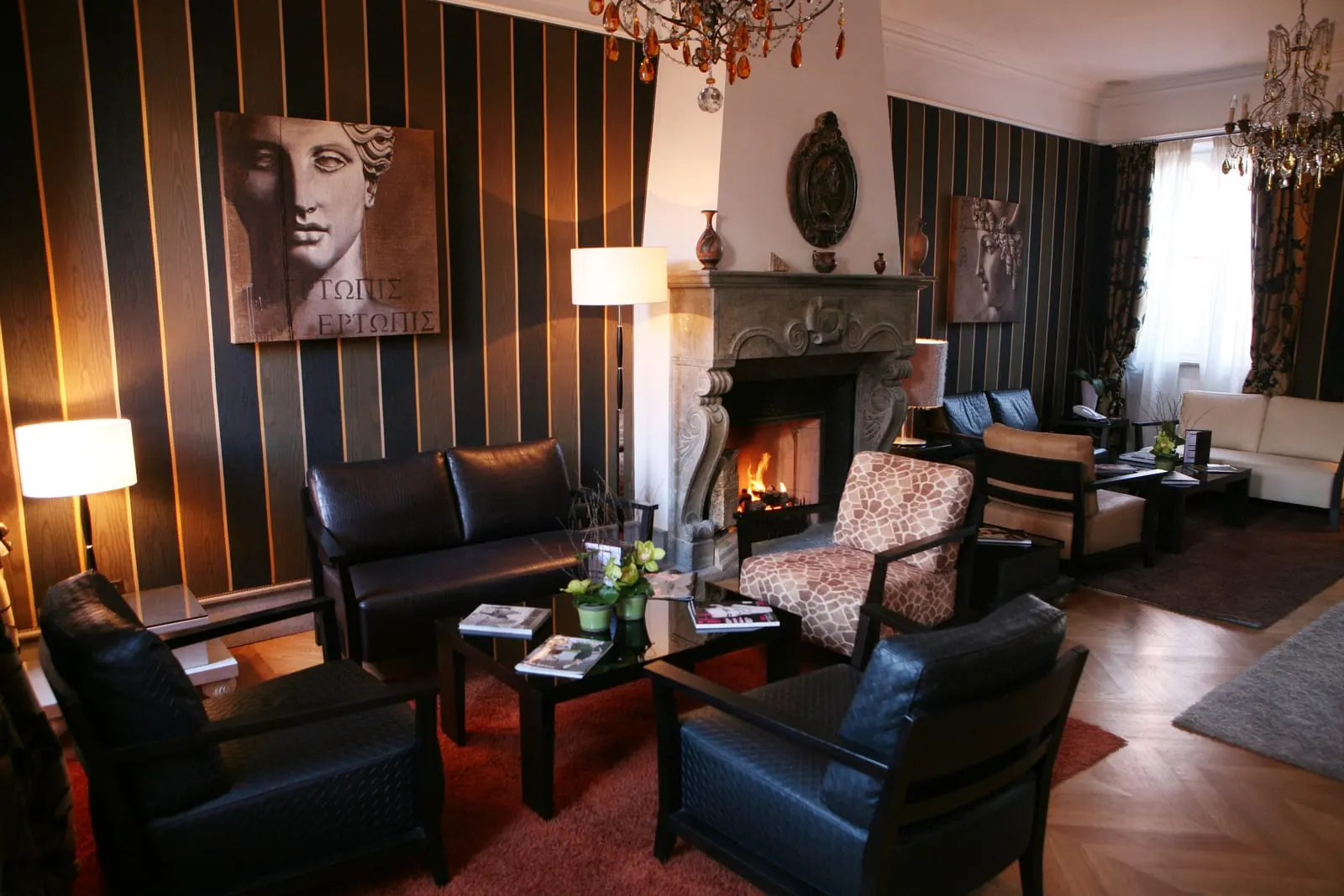 The Inn at the Roman Forum: The salon