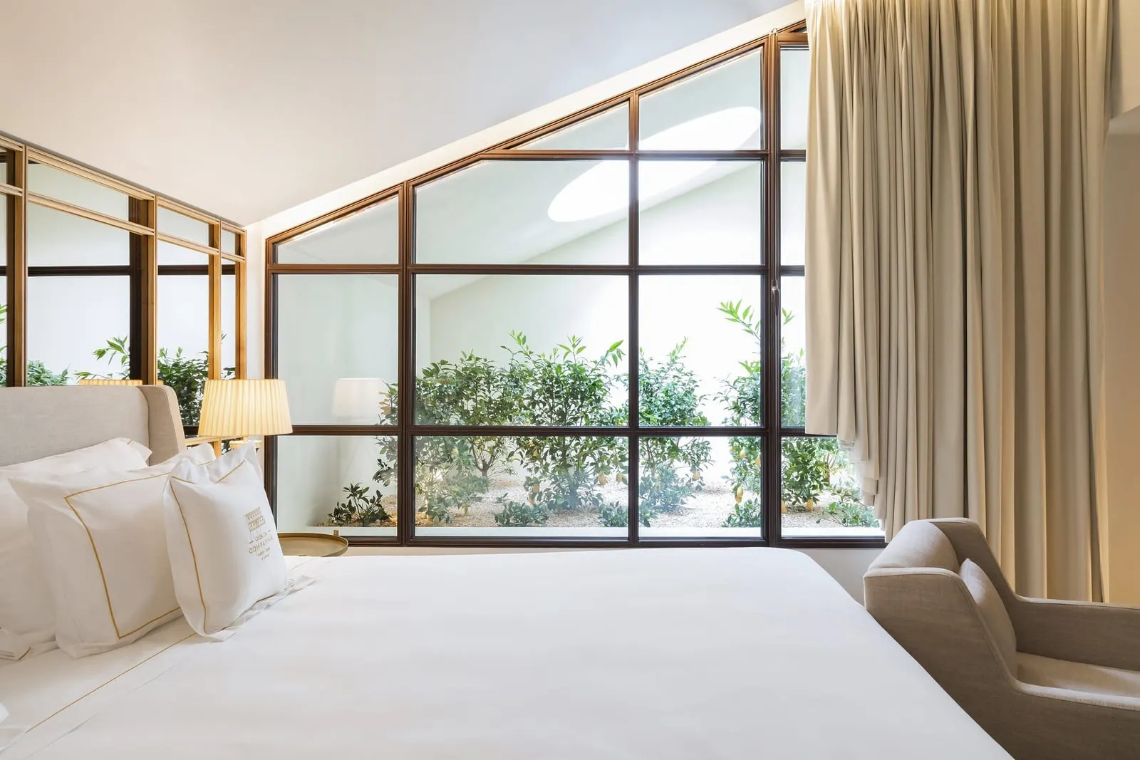 Casa da Companhia: A room with the garden window