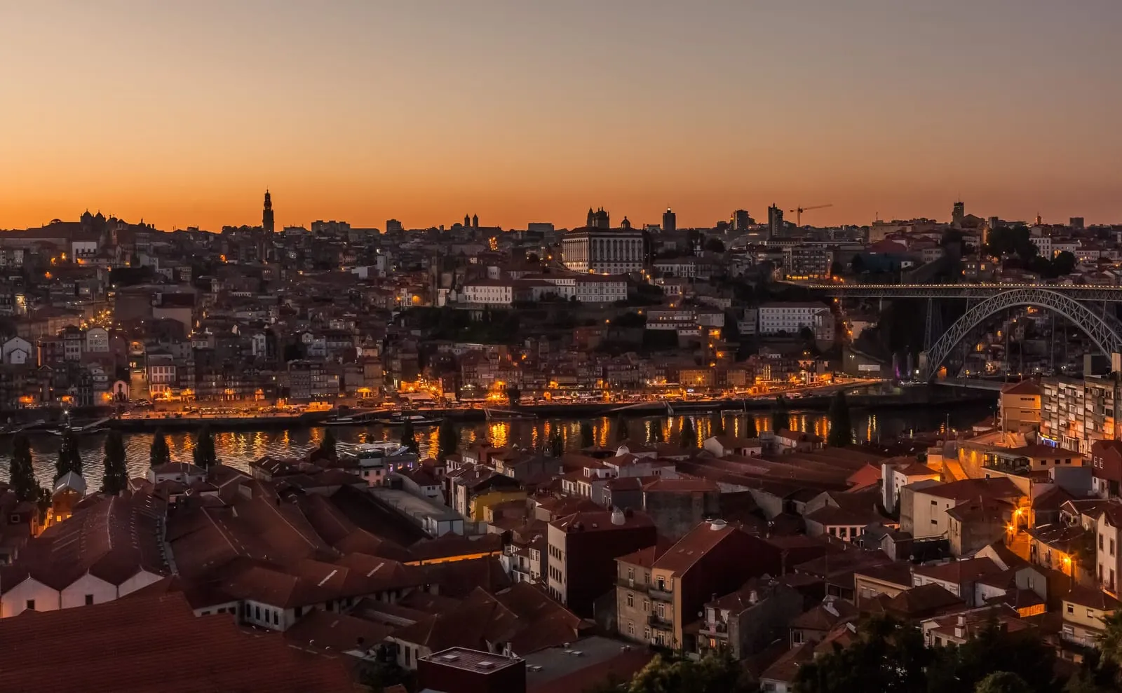 The Yeatman: The old town and the Dom Luís bridge at dusk
