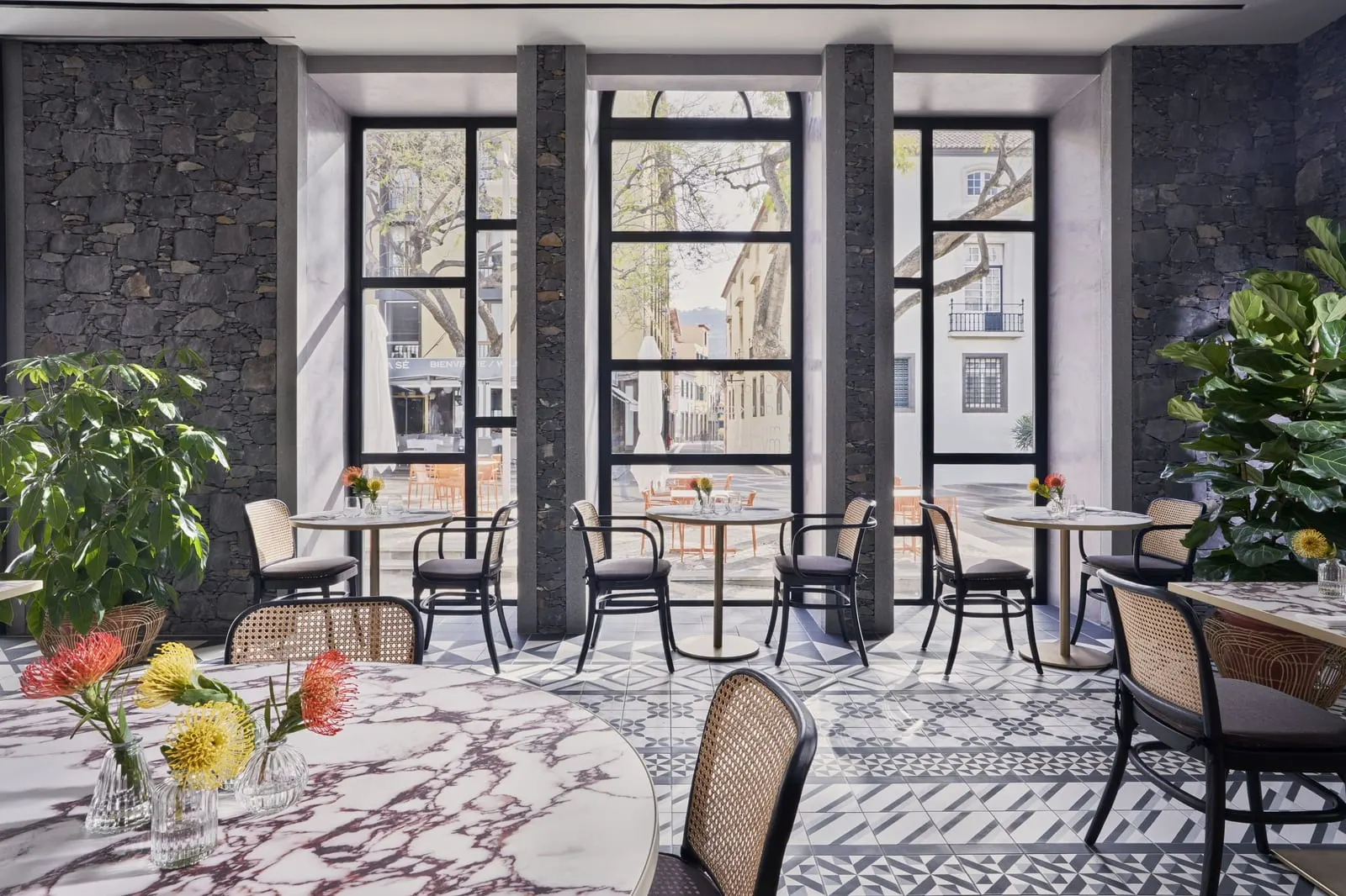 Barceló Funchal Oldtown: Café tables by tall windows onto the street