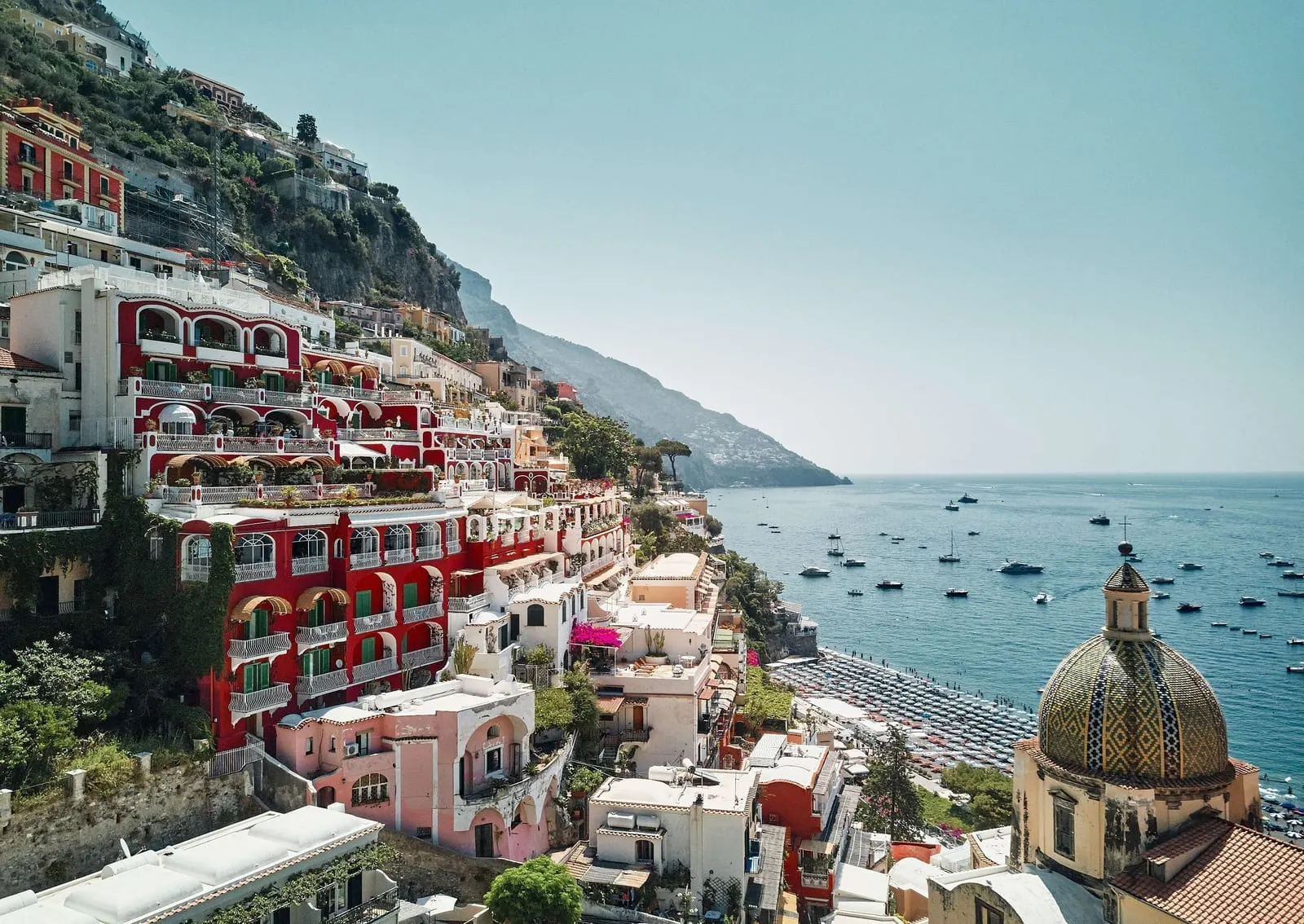 Le Sirenuse: The hotel's red terraces above Spiaggia Grande